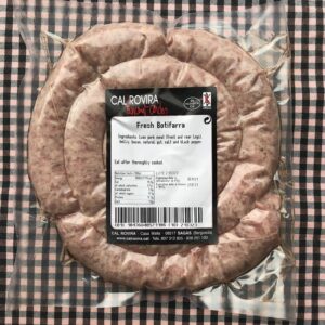 Verse en ambachtelijke Catalaanse botifarra vacuüm verpakt. Afkomstig van Cal Rovira en in Nederland te koop bij Alegre Import.