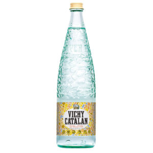 Glazen liter fles Vichy Catalan bruisend bronwater met Gaudí motief_Alegre Import