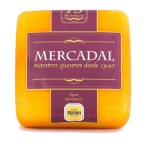 Queso DOP Mahón Menorca | Spaanse koeienkaas met paars etiket_Mercadal_D.O.P._in Nederland te koop bij Alegre Import