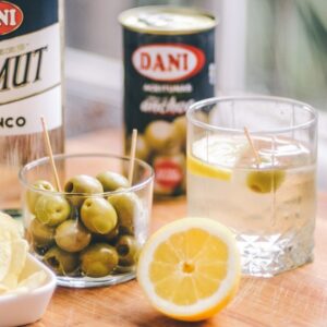 Borreluurtje met Spaanse tapas_olijven en vermut in Nederland te koop bij Alegre Import