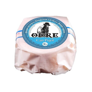 Catalaanse Schapenkaas Odre Petit een mini ambachtelijk kaasje met blauw etiket en wit papier_Alegre Import